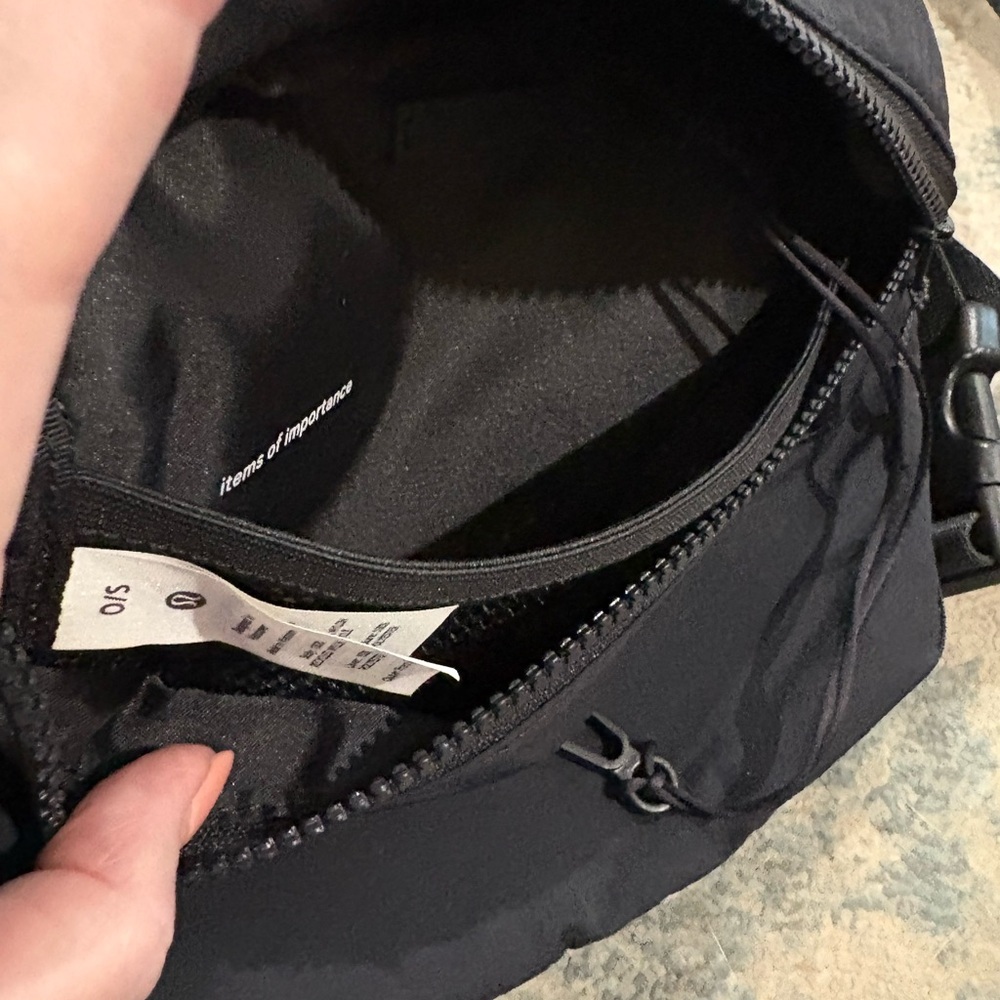 Lululemon athletica Black Waist Pack. Convenient outdoor shopping unisex - Picture 8 of 15